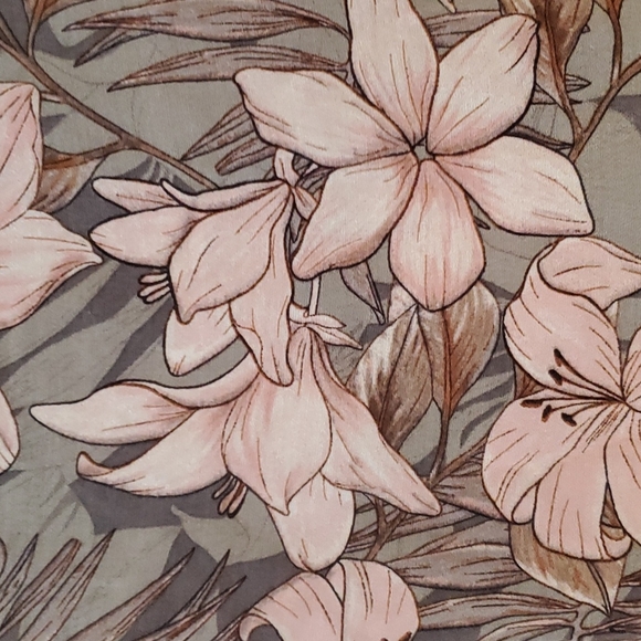 RW&CO FLORAL BLOUSE - Picture 2 of 4